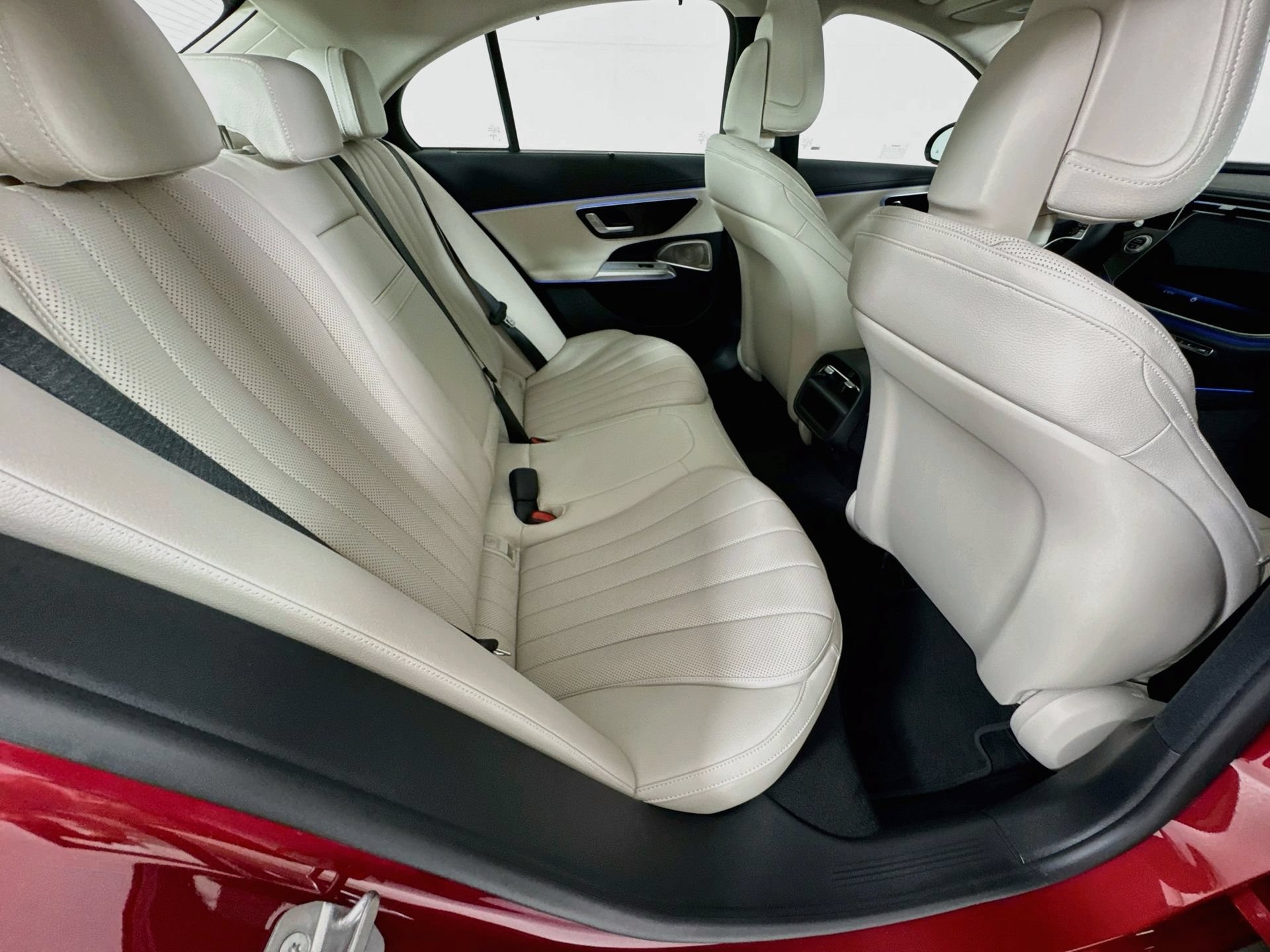 New 2027 Mercedes-Benz E 450 4MATIC Sedan image 30
