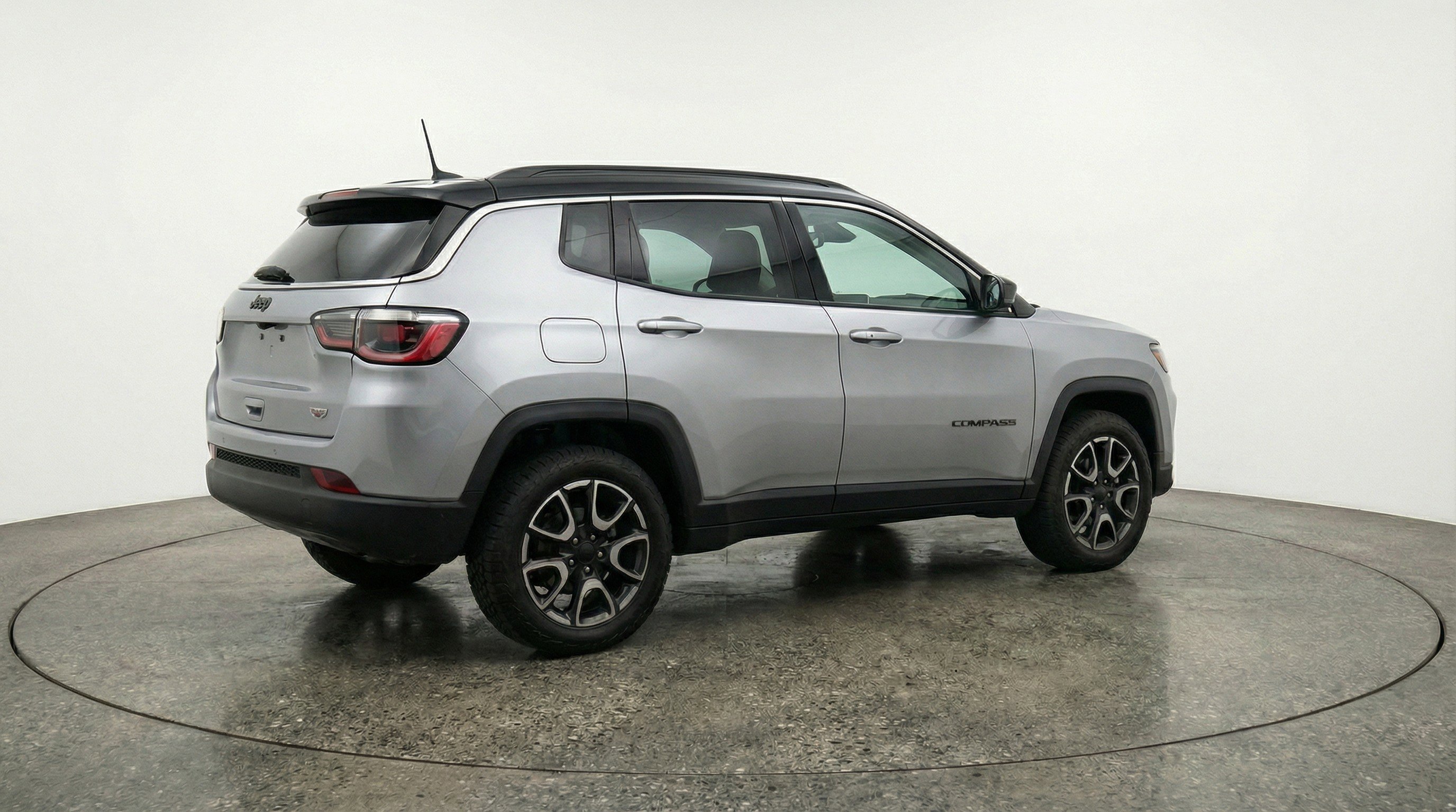 Used 2025 Jeep Compass Trailhawk AWD/4WD image 9