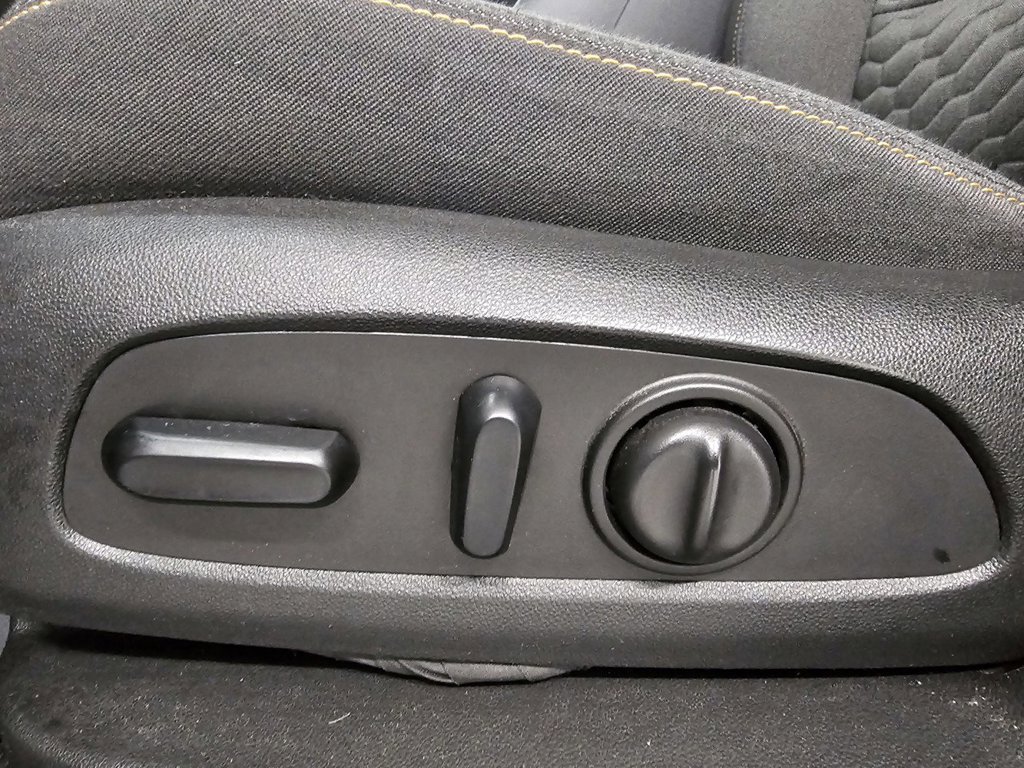 Used 2020 Chevrolet Equinox LT w/ Driver Convenience Package FWD image 15