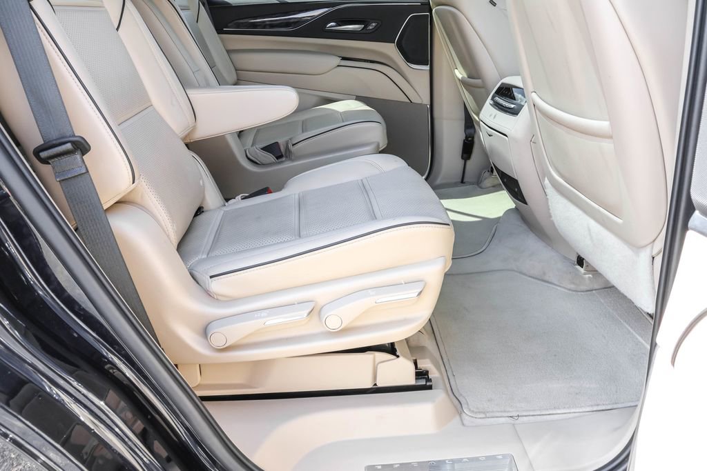 Used 2023 Cadillac Escalade Premium Luxury AWD/4WD image 35