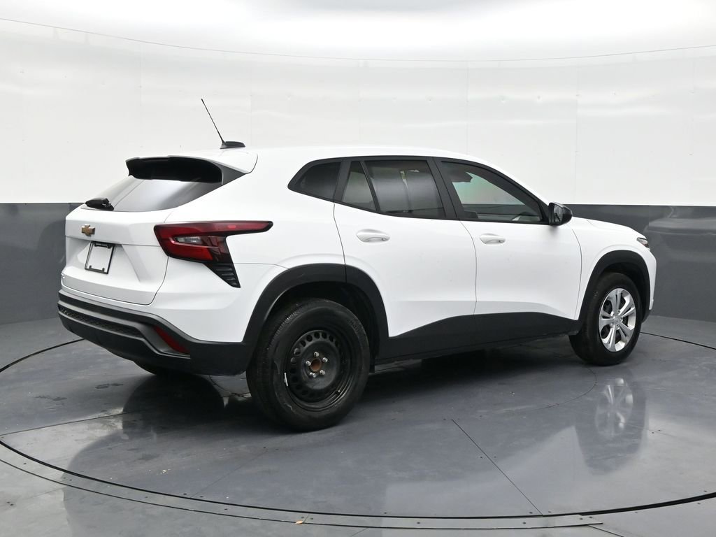 Used 2025 Chevrolet Trax LS FWD image 5