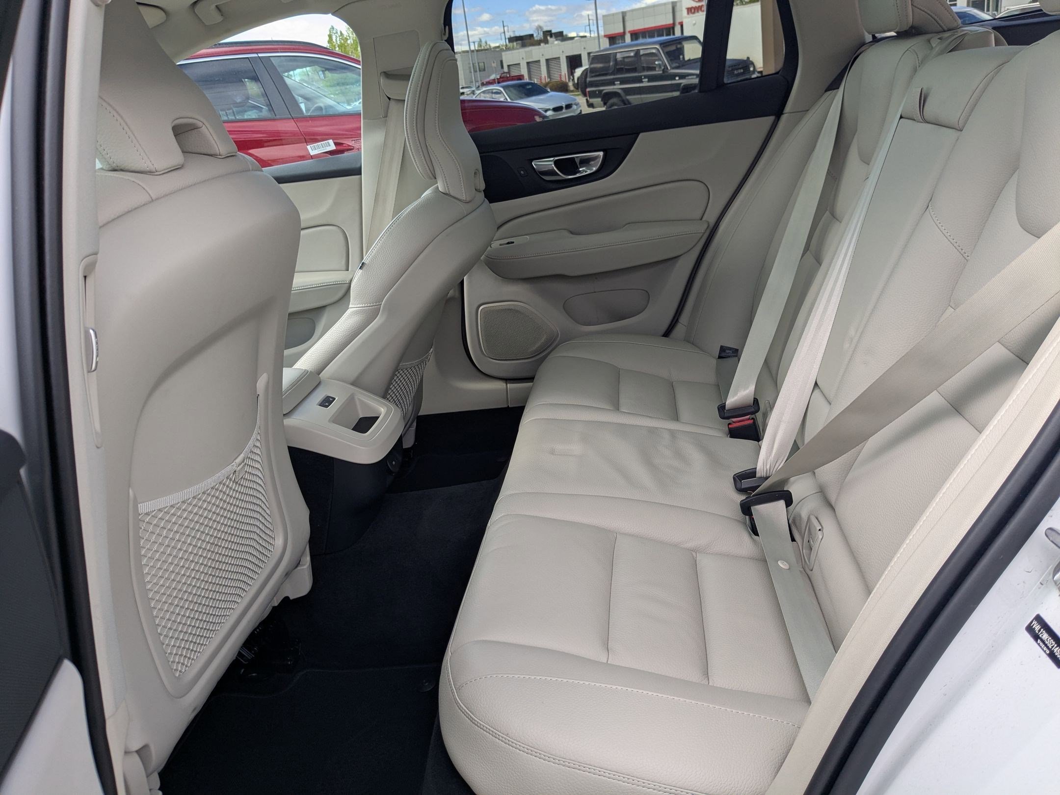 Used 2025 Volvo V60 B5 Cross Country Plus image 29