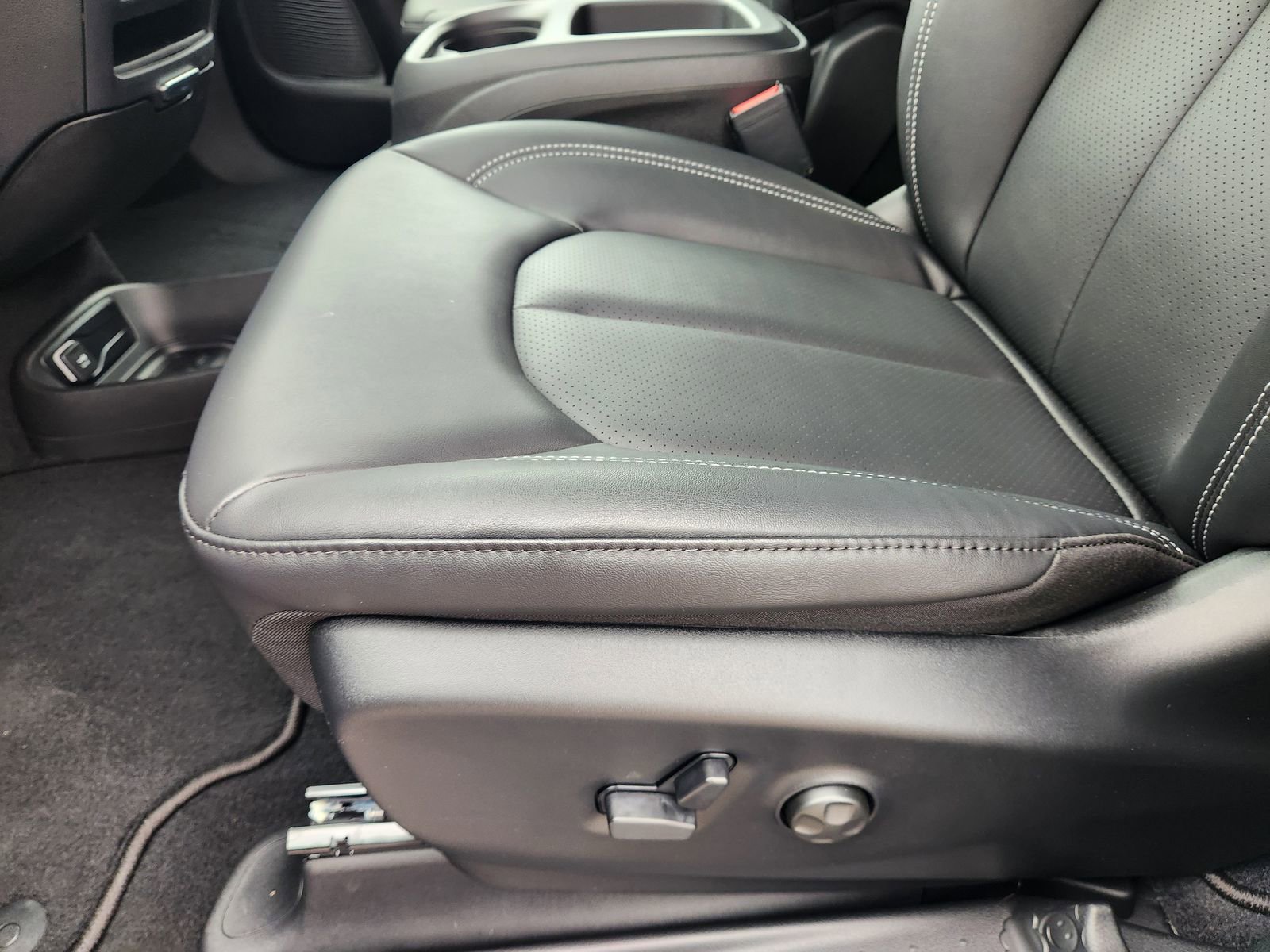 New 2026 Chrysler Pacifica Select w/ S Appearance Package FWD image 19