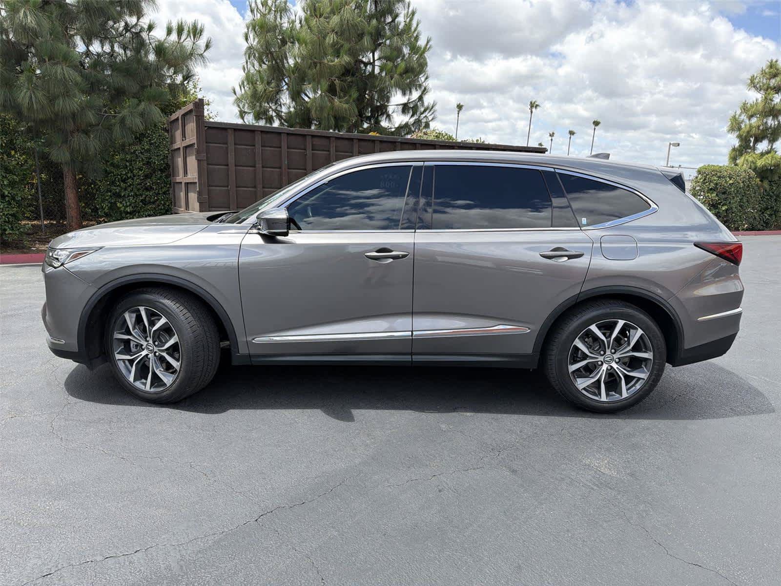 Certified 2023 Acura MDX FWD w/ Technology Package image 3