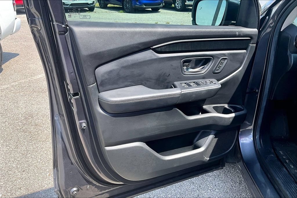 Used 2025 Honda Pilot Elite image 21