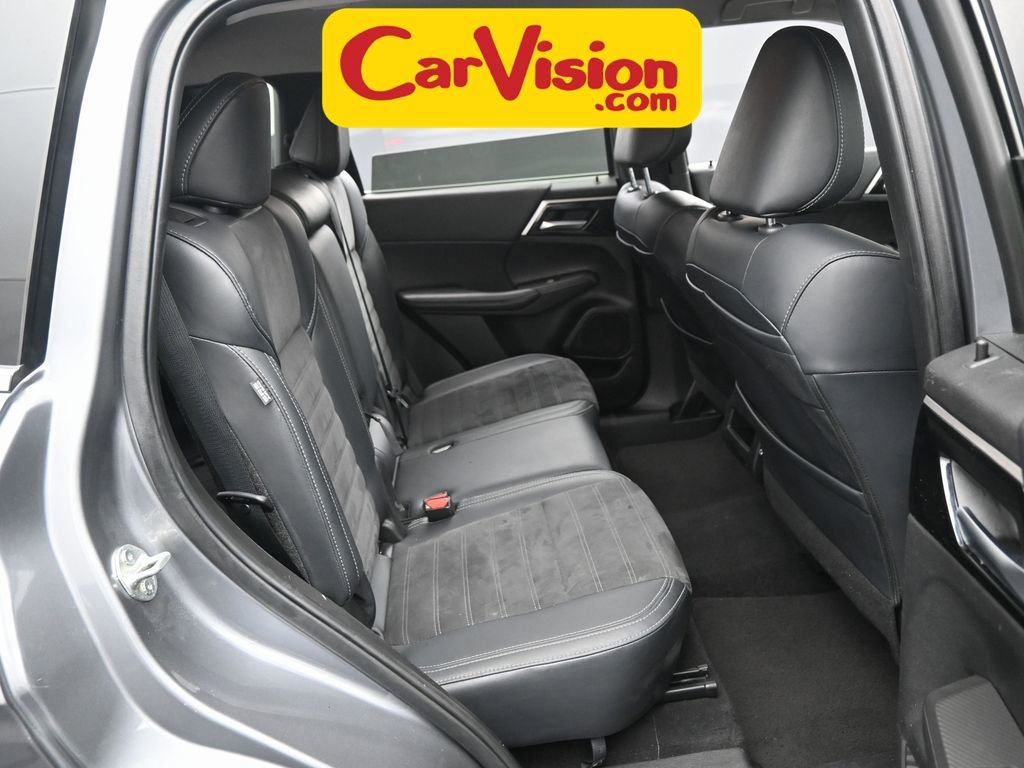 Used 2024 Mitsubishi Outlander SE image 33