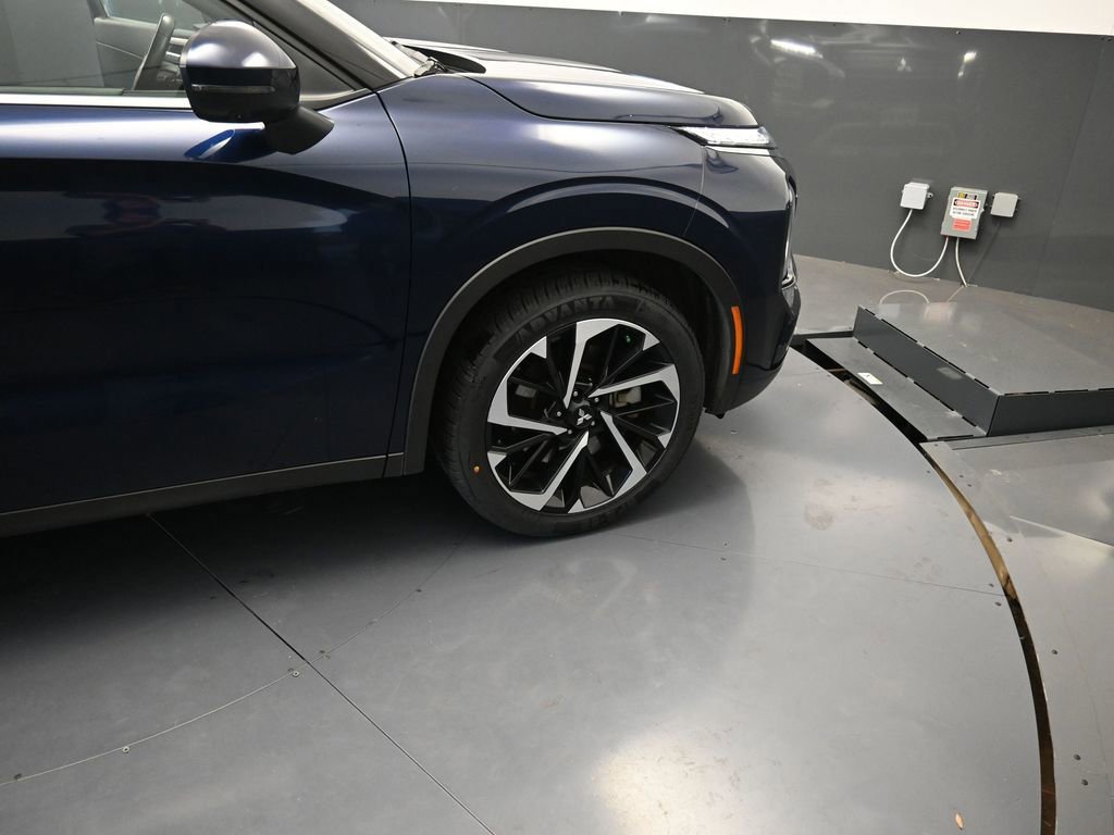 Used 2024 Mitsubishi Outlander AWD image 23