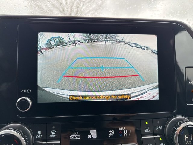 Used 2025 Toyota Highlander XLE image 35