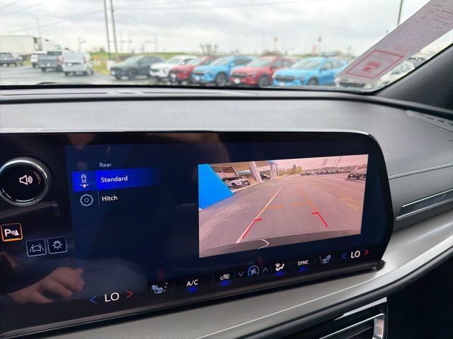 New 2026 Chevrolet Traverse LT w/ Sun and Wheel Package FWD image 17