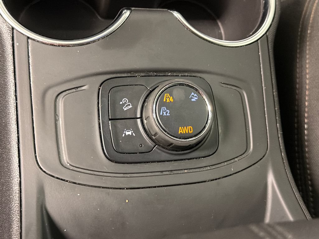 Used 2024 GMC Terrain SLE AWD/4WD image 36