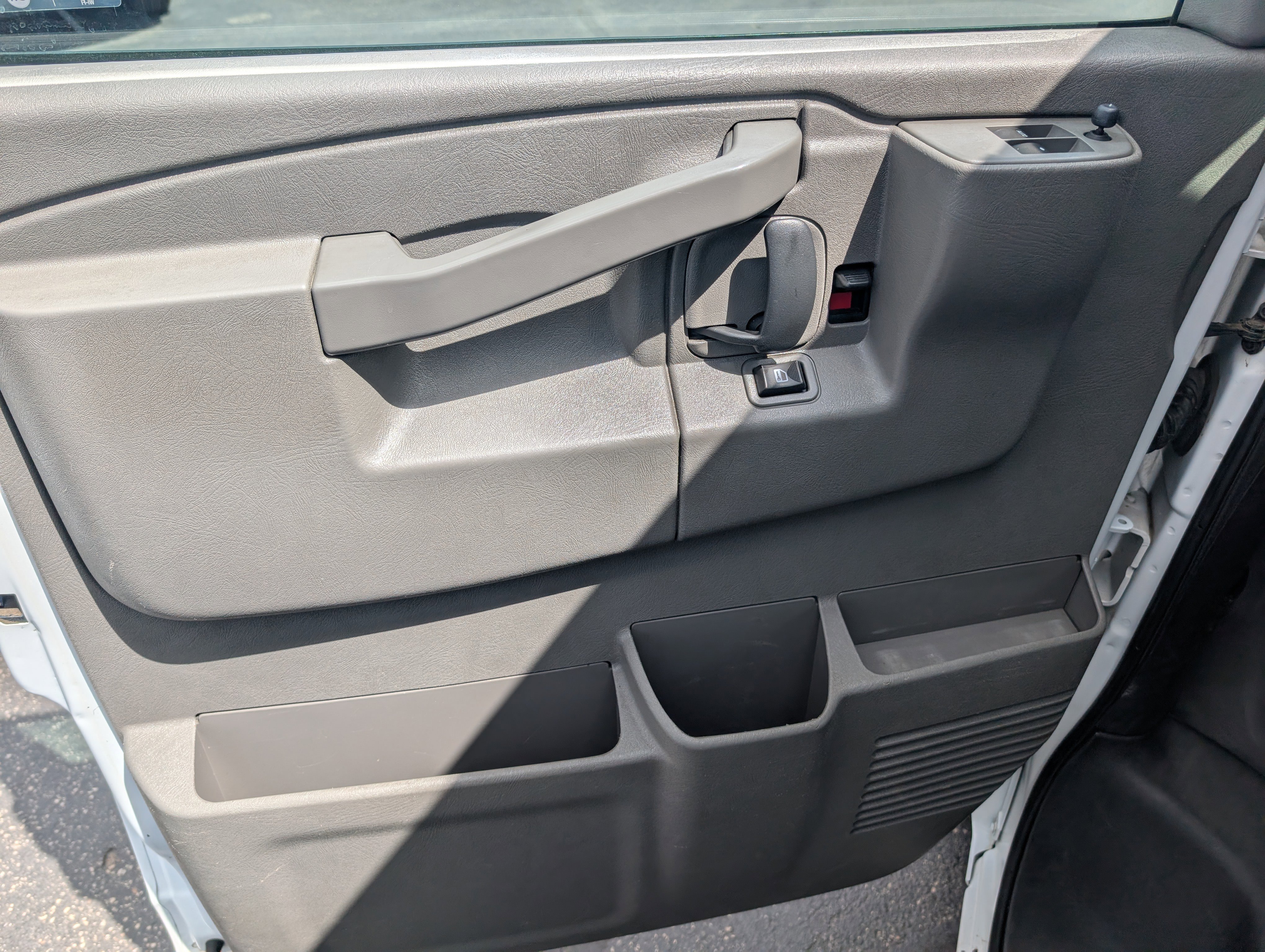 Used 2018 Chevrolet Express 3500 LS RWD image 8