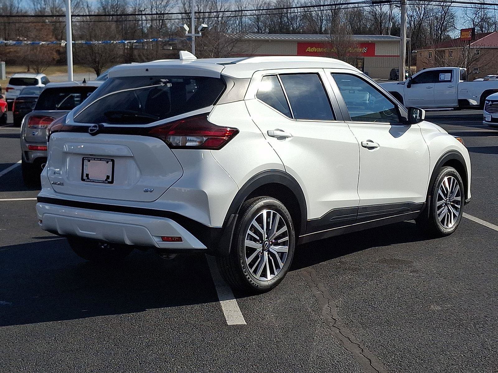 Used 2024 Nissan Kicks SV image 6