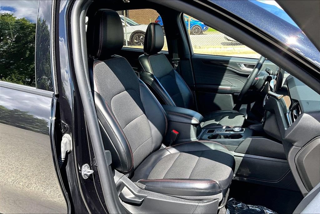 Used 2024 Ford Escape ST-Line w/ Tech Pack #1 AWD/4WD image 7