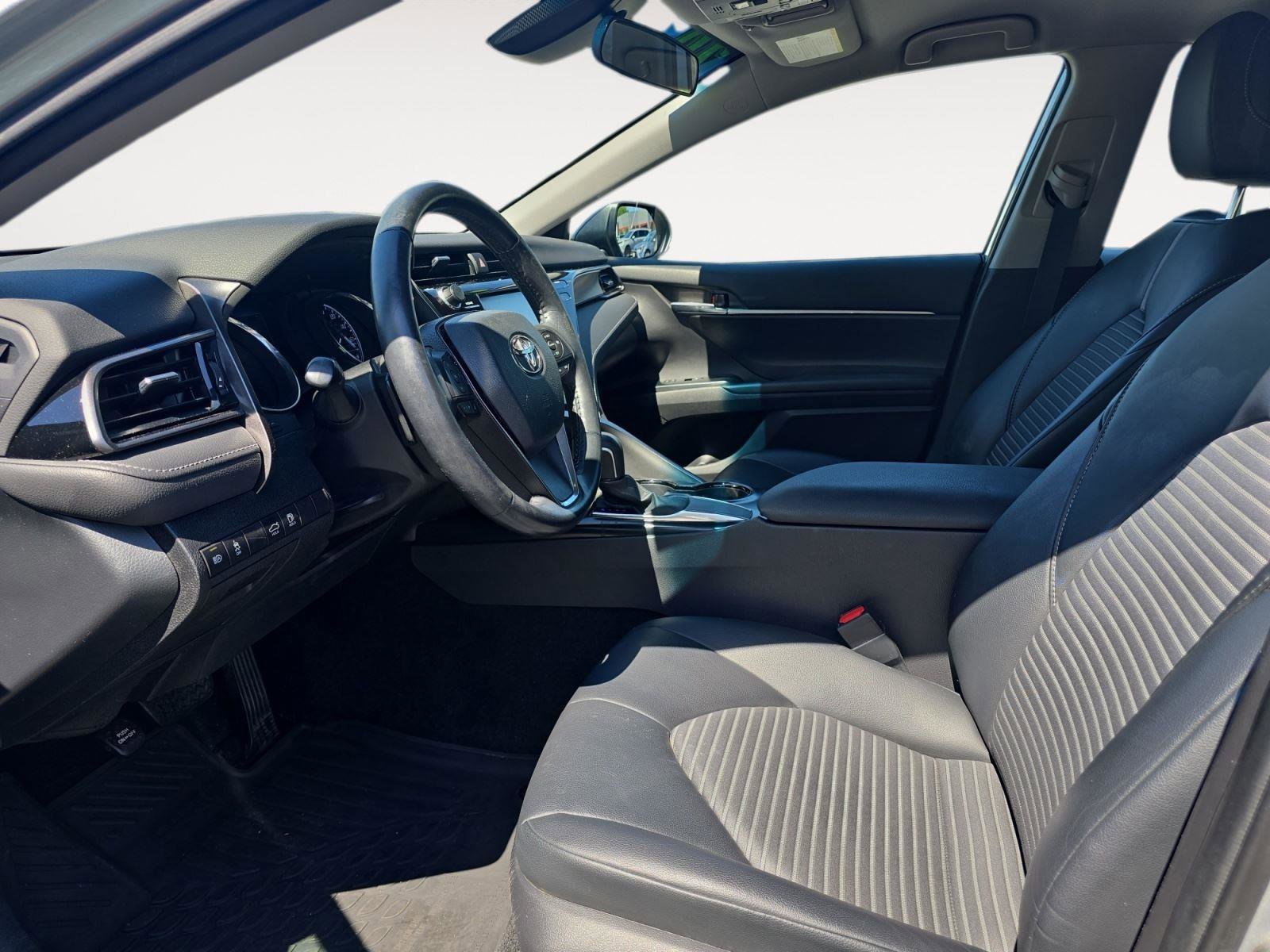 Used 2020 Toyota Camry SE FWD image 10