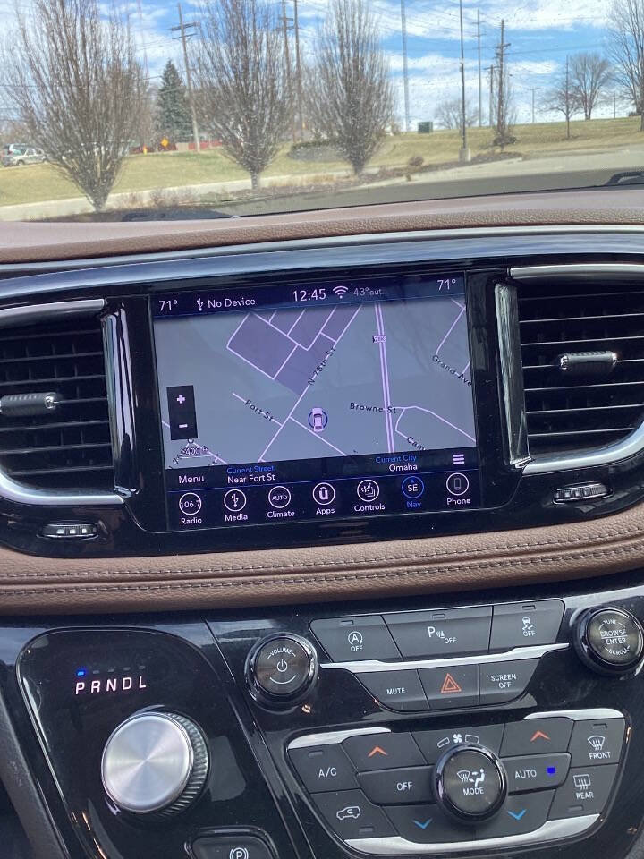 Used 2018 Chrysler Pacifica Limited image 13