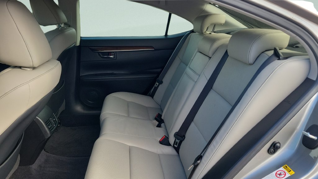 Used 2015 Lexus ES 350 w/ Luxury Package FWD image 10