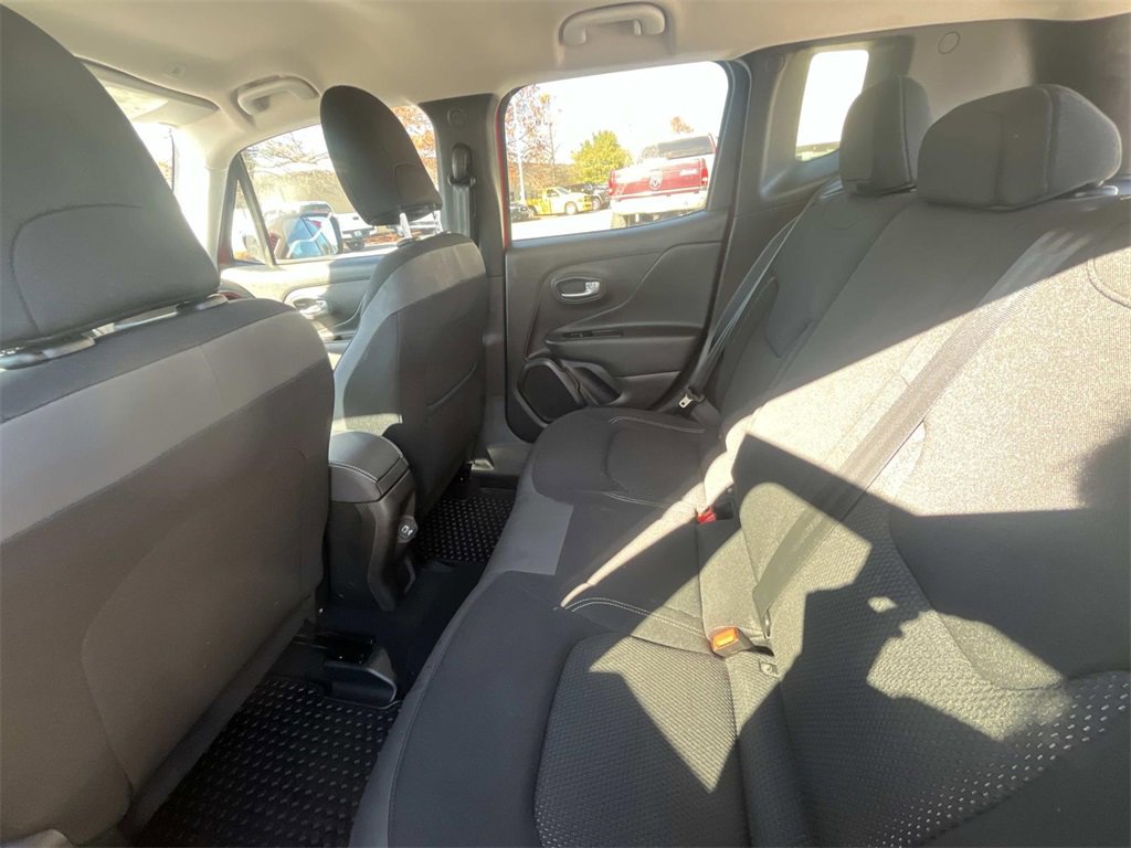Used 2022 Jeep Renegade Latitude image 13