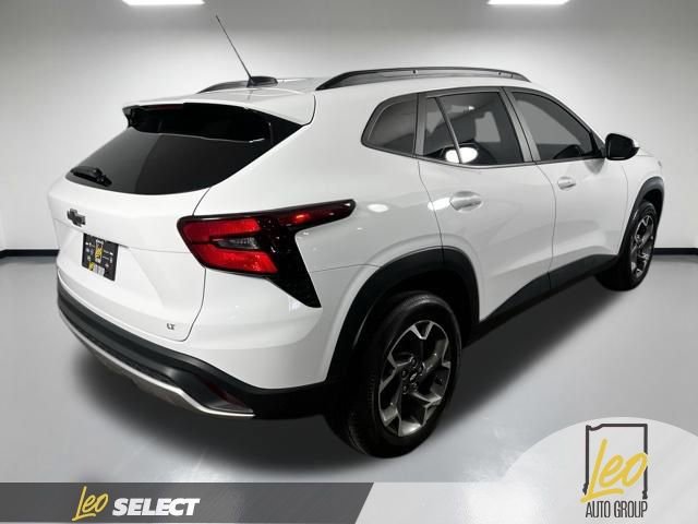 Used 2024 Chevrolet Trax LT w/ Sunroof Package FWD image 6