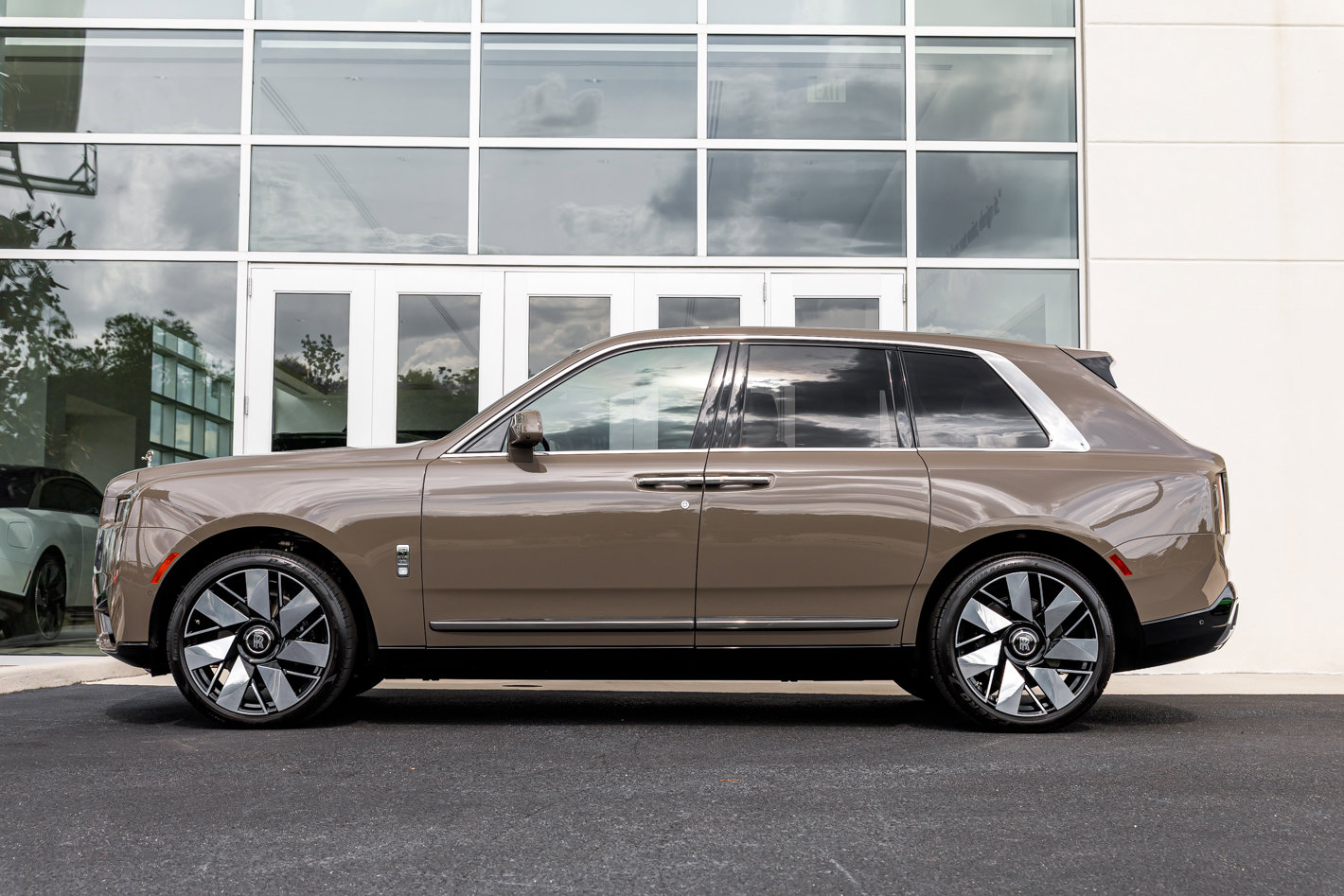 Certified 2025 Rolls-Royce Cullinan AWD/4WD image 6