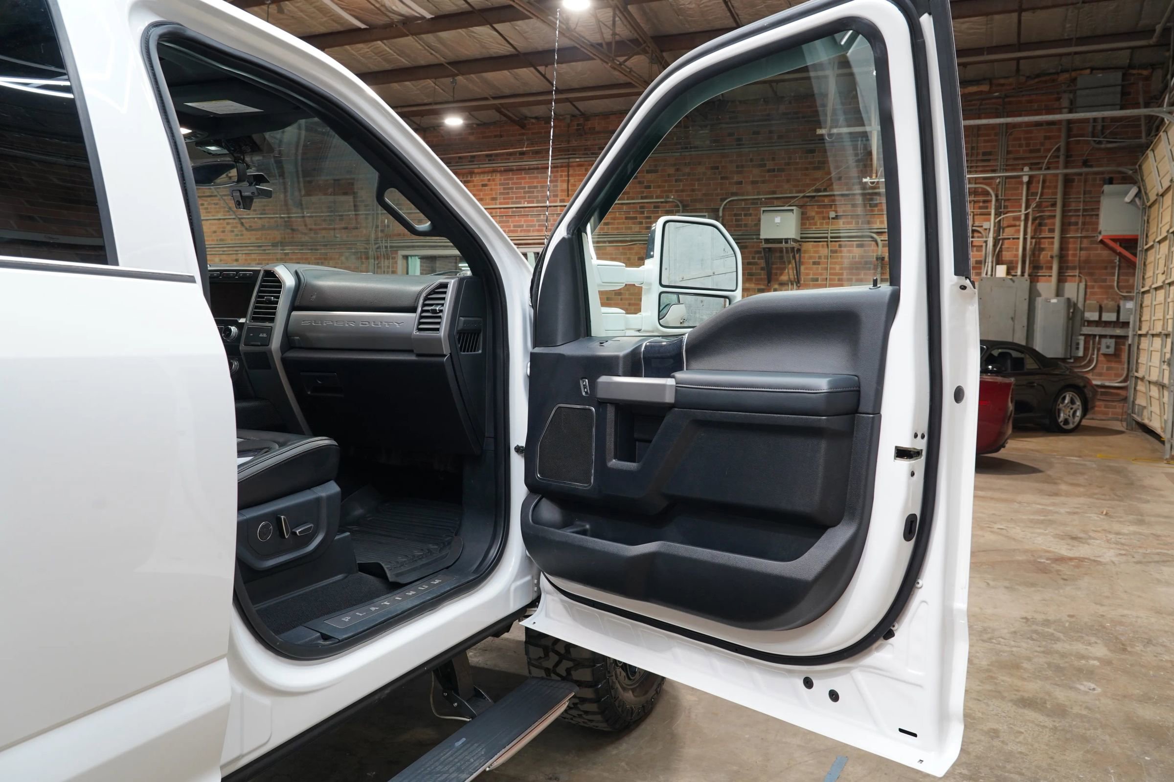 Used 2020 Ford F350 Platinum w/ FX4 Off-Road Package image 42