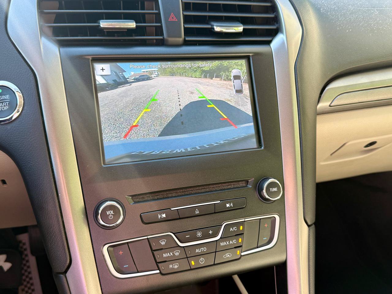 Used 2017 Ford Fusion SE w/ Fusion SE Technology Package FWD image 15