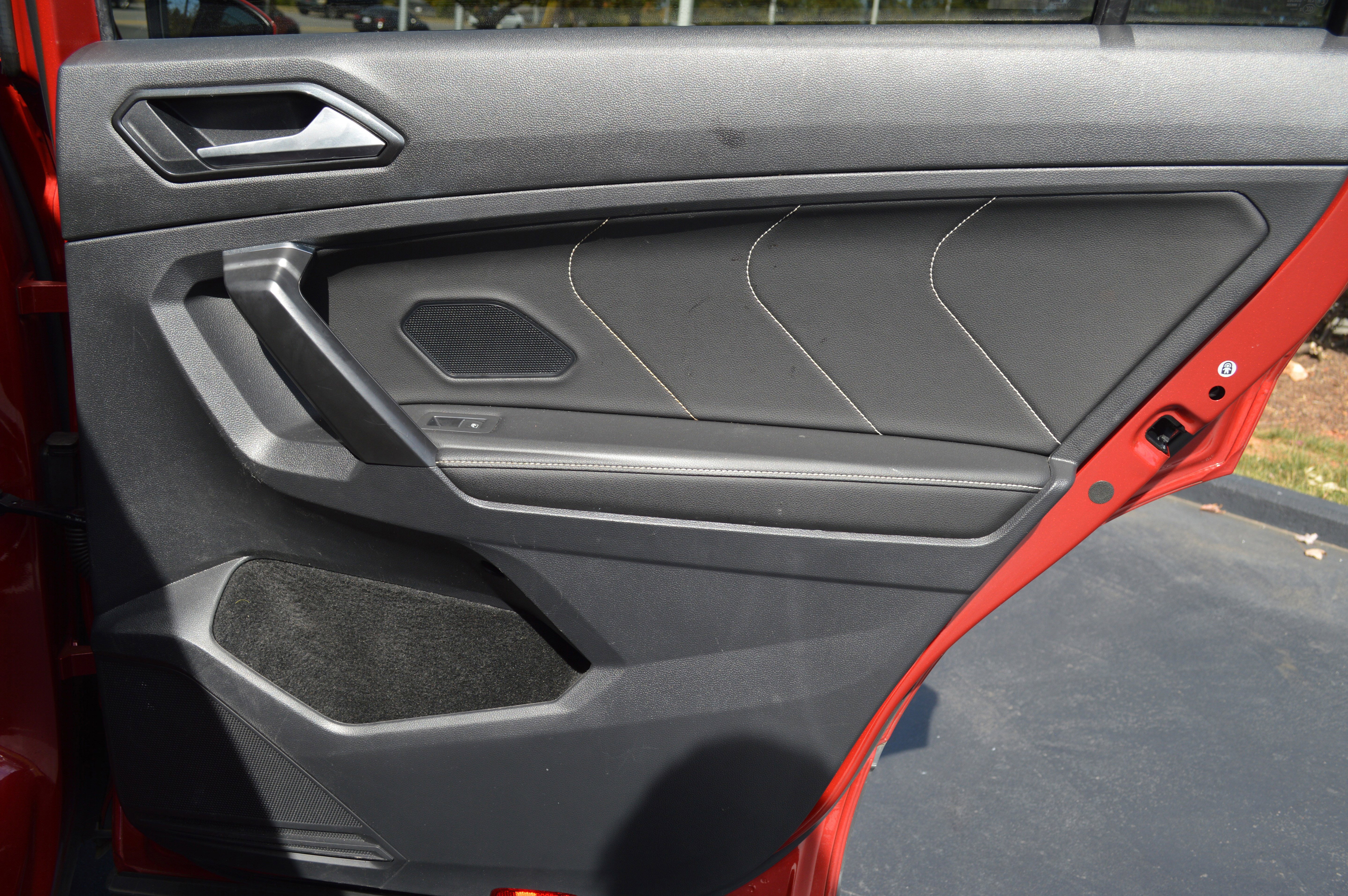 Used 2022 Volkswagen Tiguan SE image 32