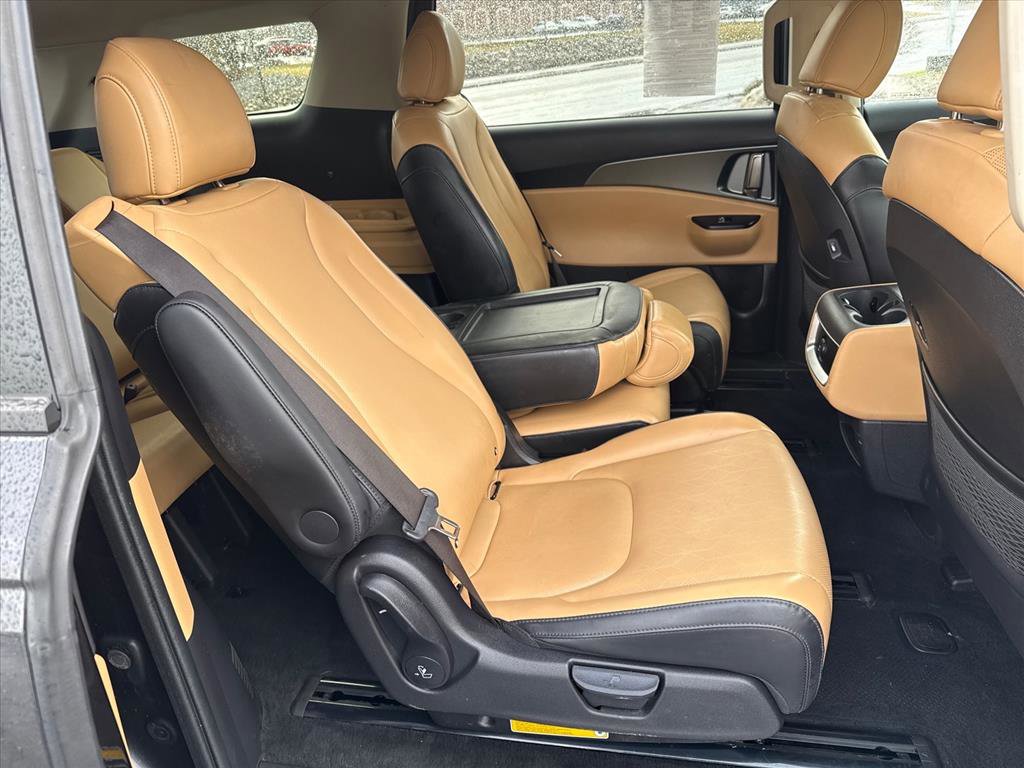 Used 2023 Kia Carnival LX image 24