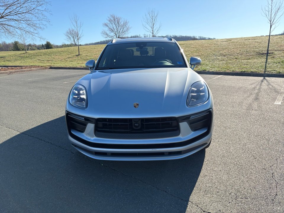 Certified 2025 Porsche Macan image 10
