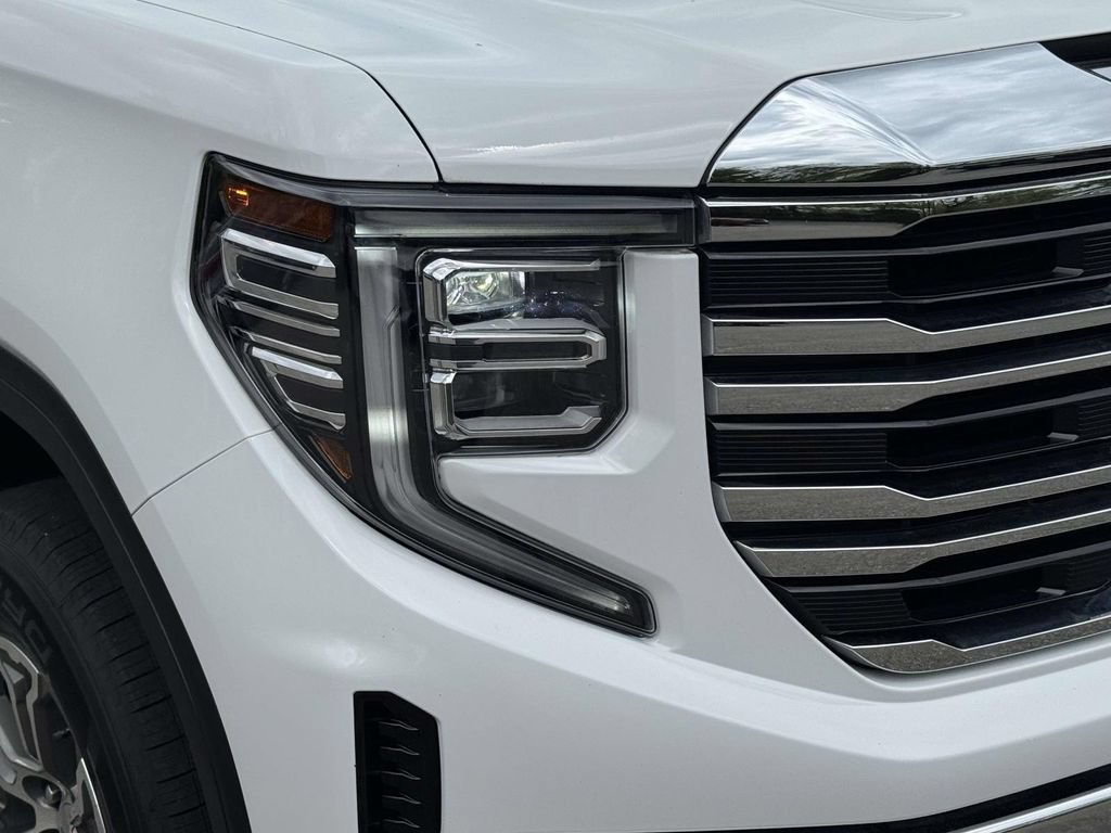 Used 2025 GMC Sierra 1500 SLT AWD/4WD image 10