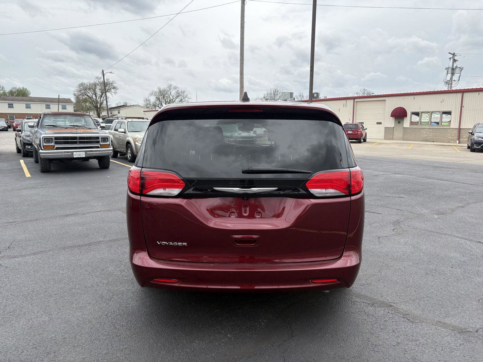 Used 2023 Chrysler Voyager LX image 24