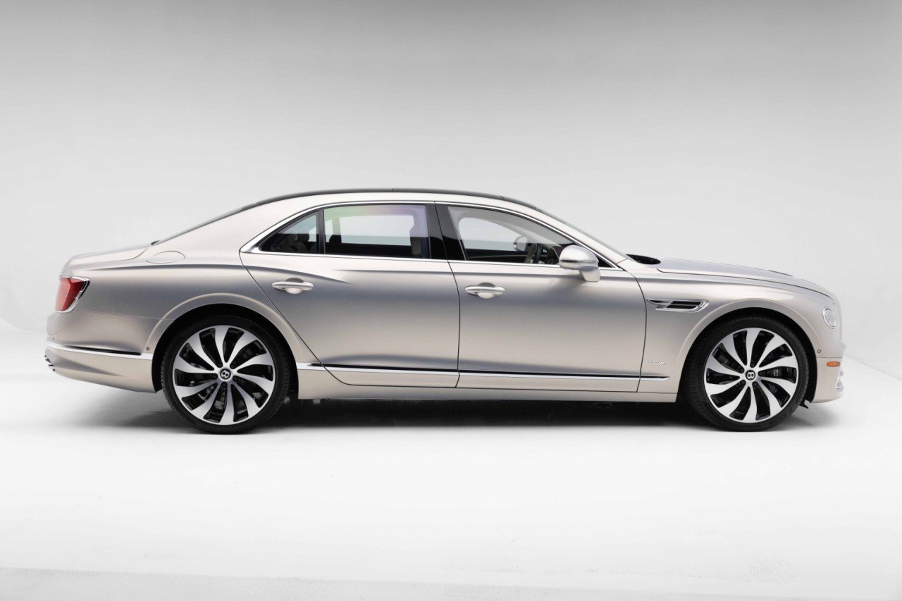 Used 2024 Bentley Flying Spur Azure AWD/4WD image 15