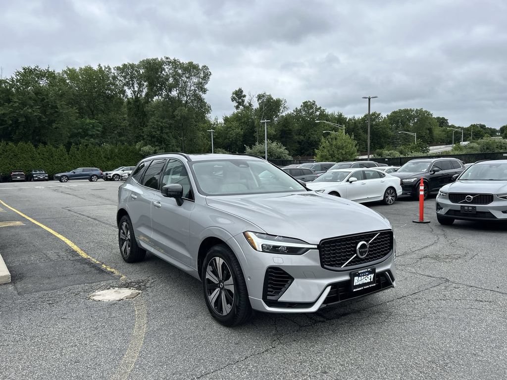 Certified 2024 Volvo XC60 T8 Plus w/ Climate Package AWD/4WD image 2