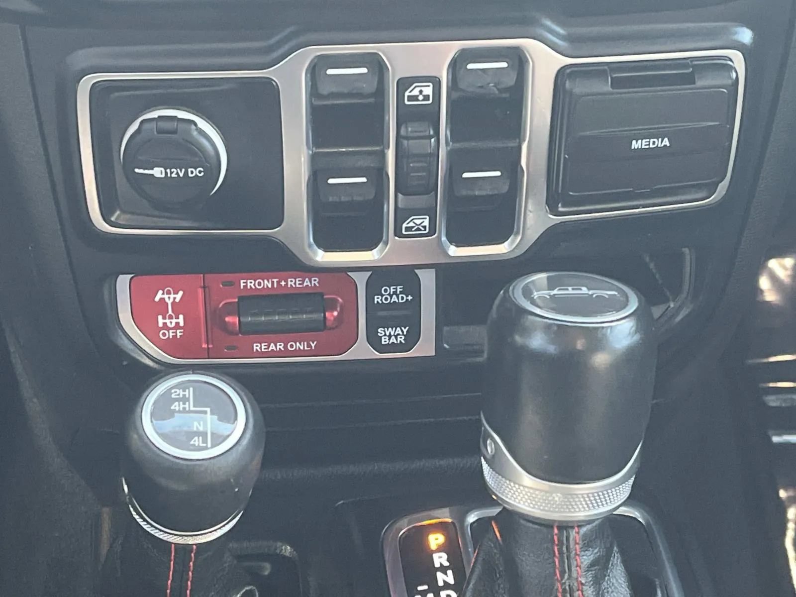 Used 2023 Jeep Gladiator Rubicon AWD/4WD image 16