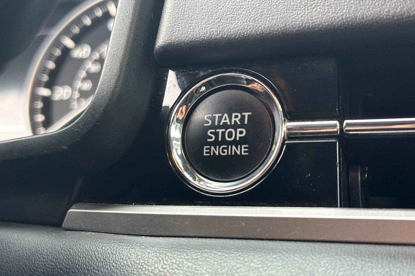 Used 2024 Mitsubishi Outlander SE image 28