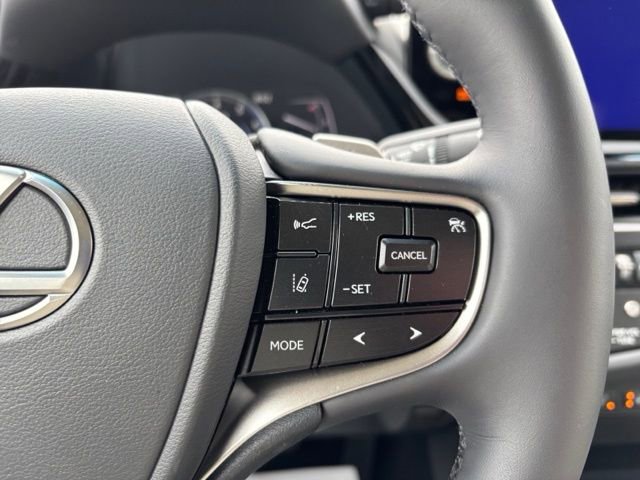 Used 2025 Lexus ES 350 w/ Premium Package image 16
