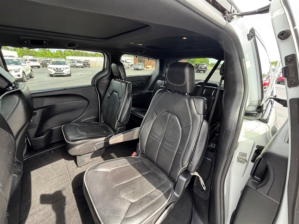 Used 2020 Chrysler Pacifica Limited w/ S Appearance Package FWD image 19