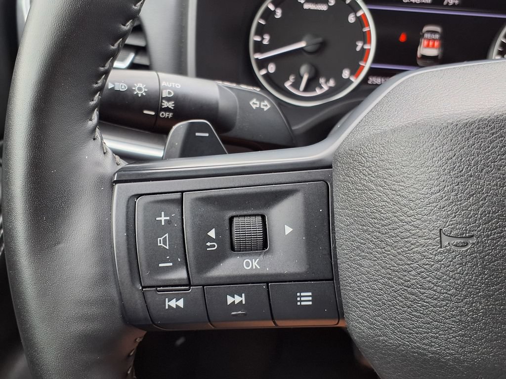 Used 2025 Nissan Rogue SV FWD image 36