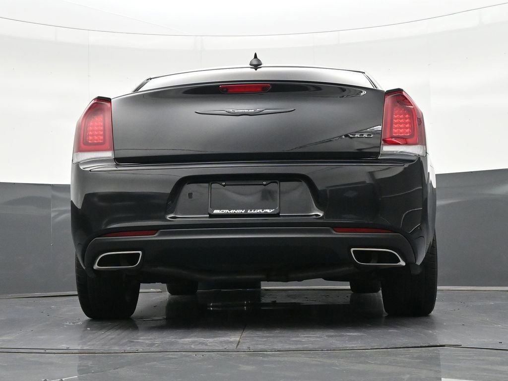 Used 2023 Chrysler 300 Touring w/ Sport Appearance Package image 28