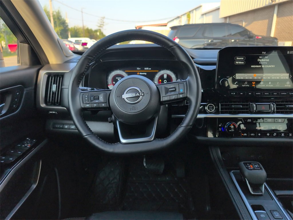 Used 2024 Nissan Pathfinder Platinum image 14