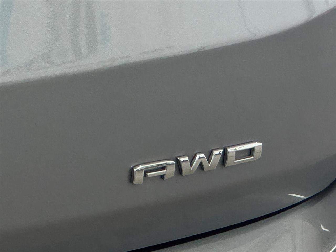 Used 2024 GMC Terrain SLT AWD/4WD image 35