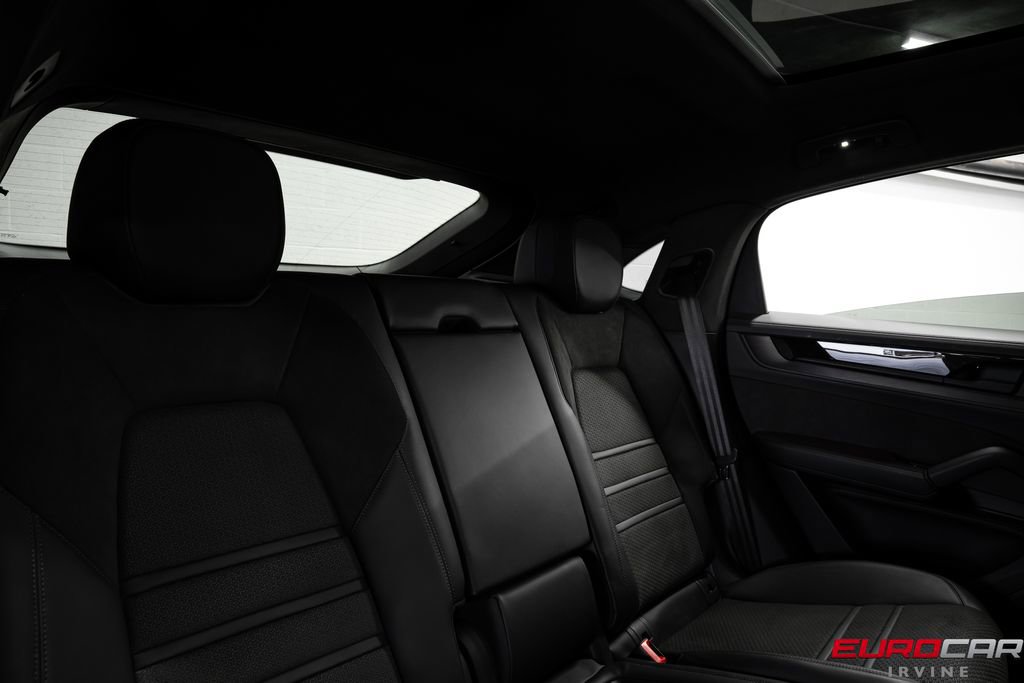 Used 2025 Porsche Cayenne GTS image 35