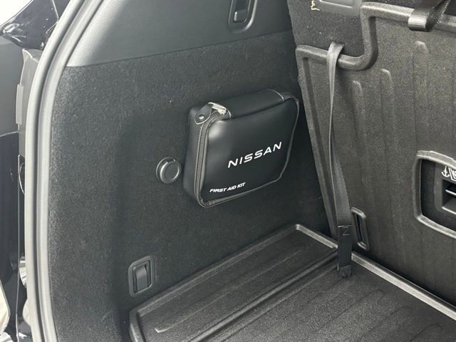 Used 2025 Nissan Pathfinder Platinum w/ Cargo Package image 10