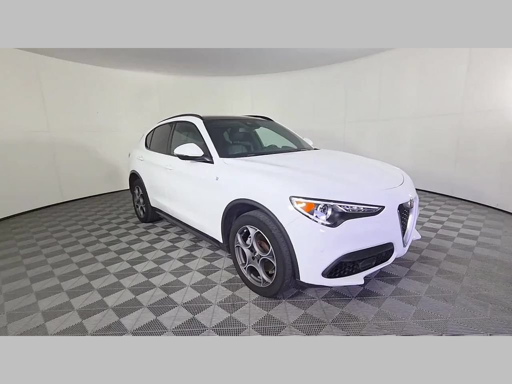 Used 2023 Alfa Romeo Stelvio Ti AWD/4WD image 34