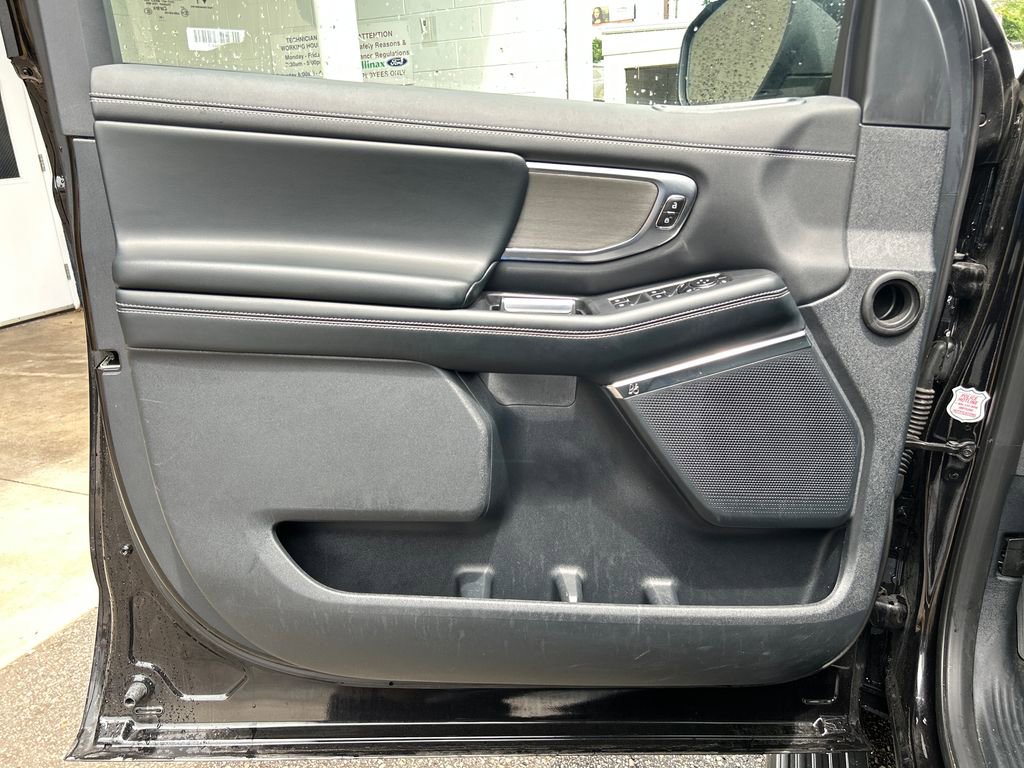 Used 2025 Ford Expedition Platinum AWD/4WD image 9