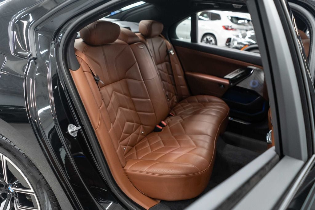 Used 2023 BMW 760i xDrive AWD/4WD image 15