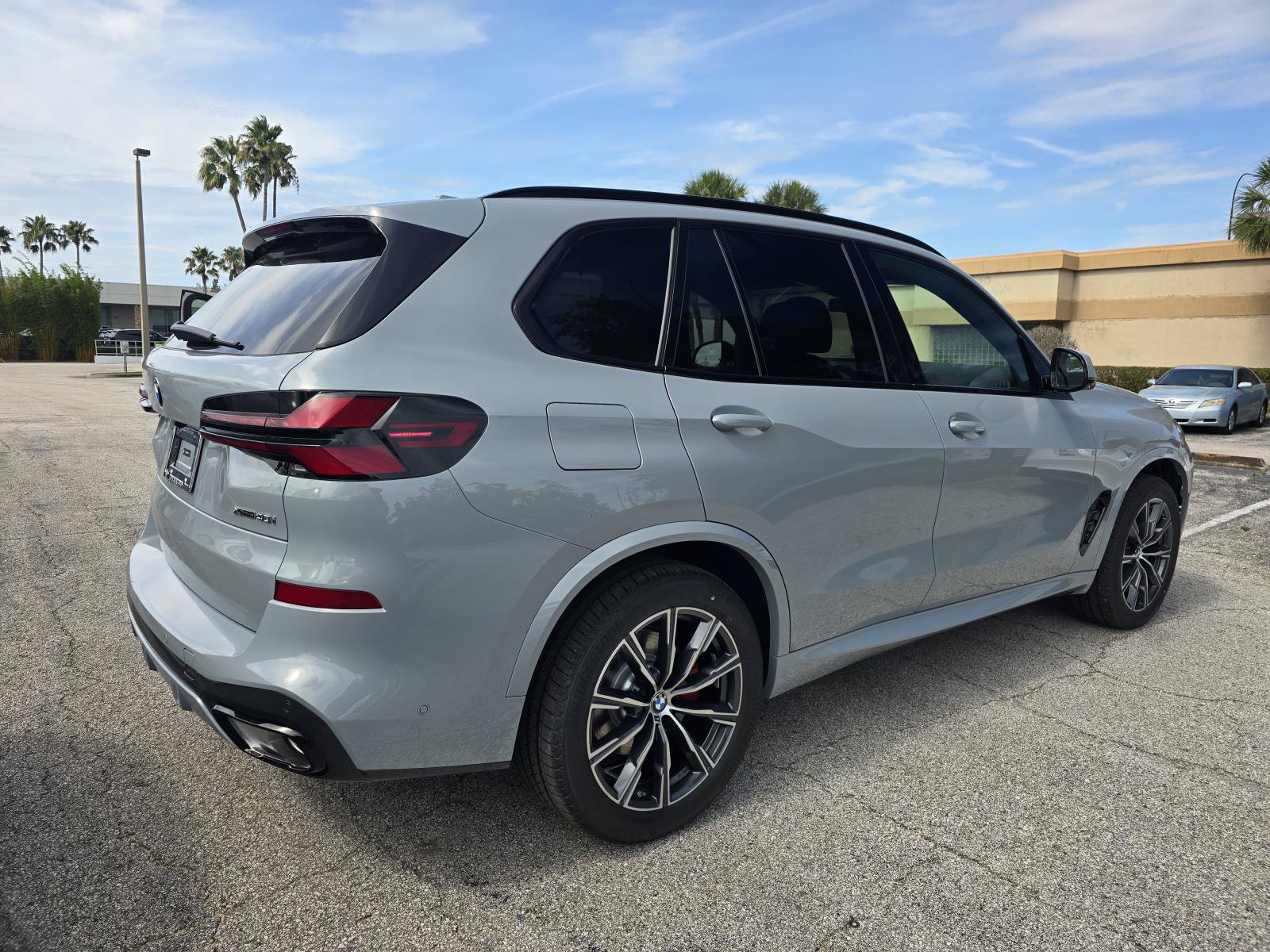 New 2026 BMW X5 xDrive40i w/ Executive Package AWD/4WD image 2