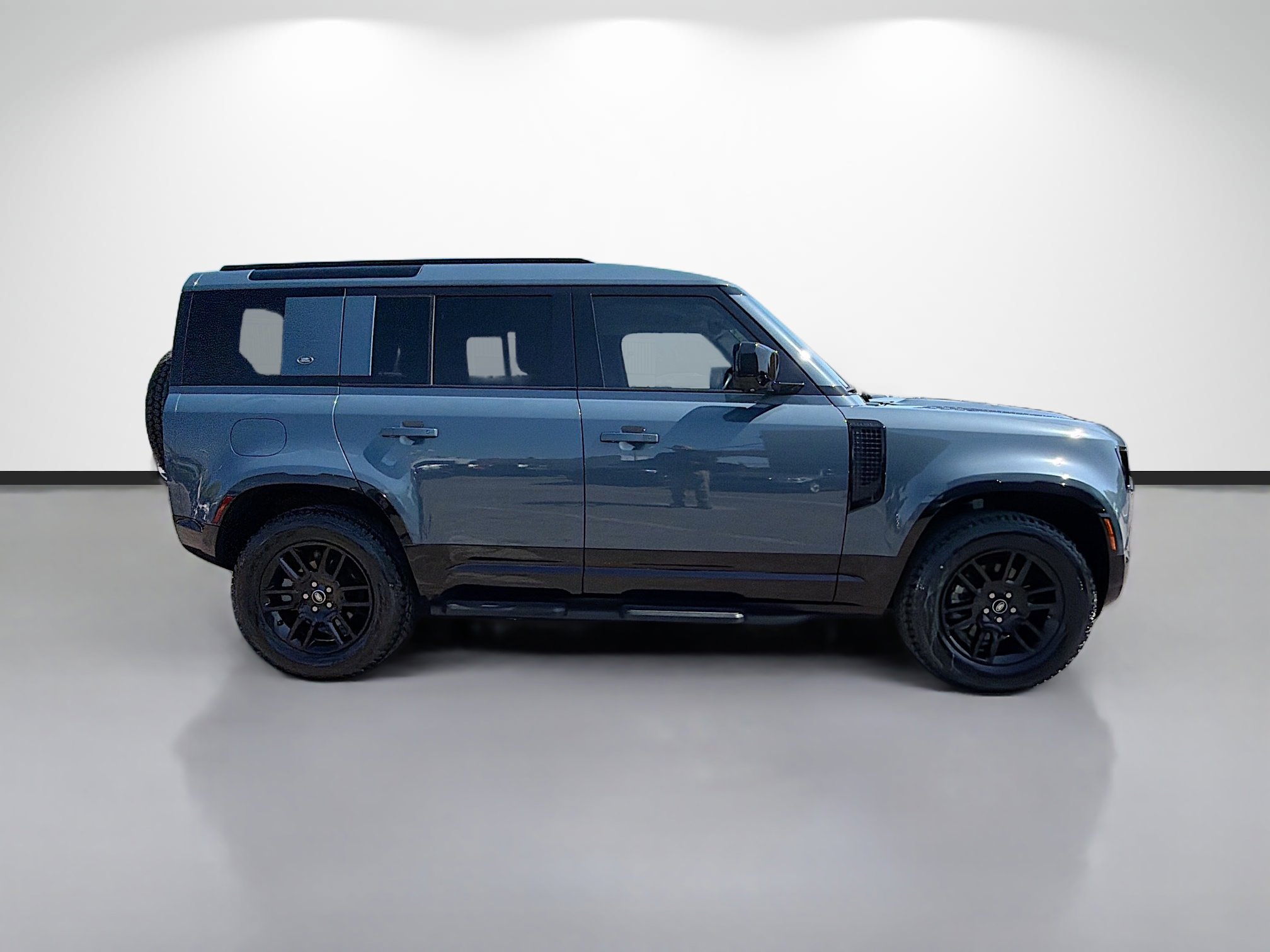 Used 2023 Land Rover Defender 110 S image 2
