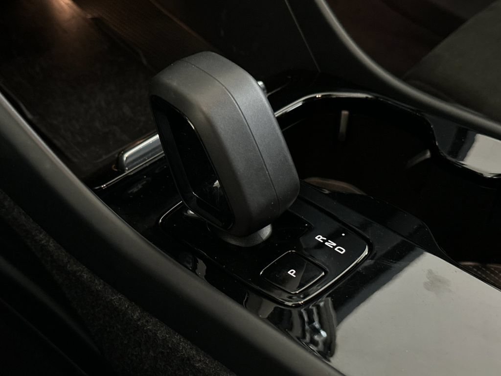 Certified 2023 Volvo XC40 Recharge Ultimate AWD/4WD image 21