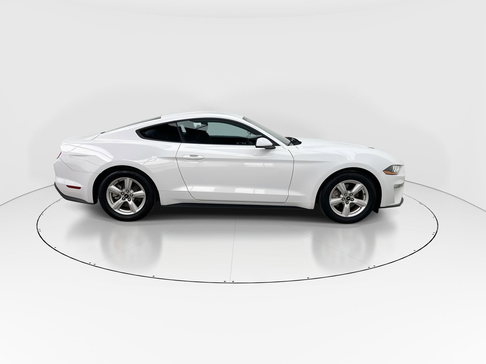 Used 2018 Ford Mustang EcoBoost image 9