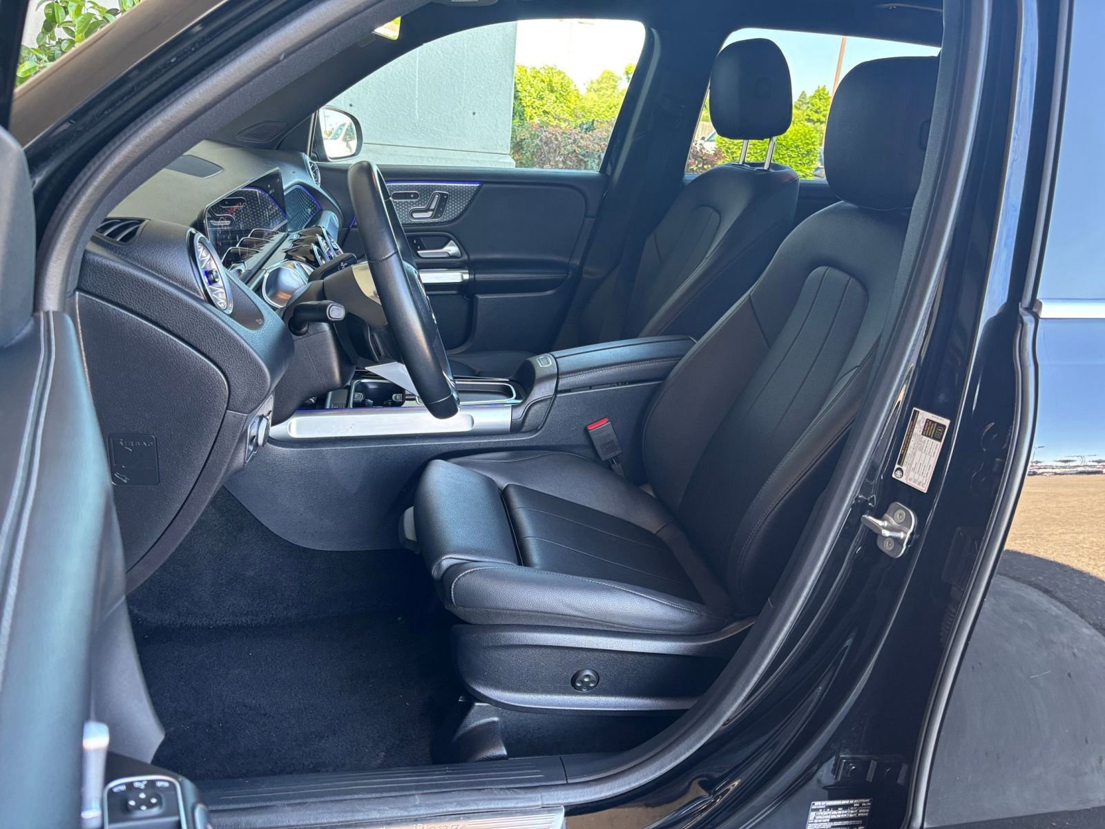 Used 2025 Mercedes-Benz GLB 250 image 37